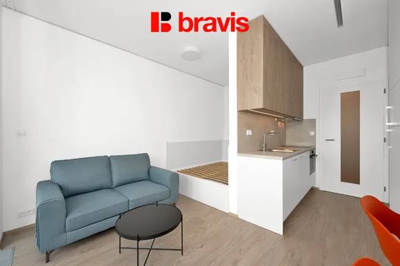 Pronájem kompletně zařízeného bytu 1+kk, Palác Trnitá, ul. Trnitá, s balkonem a možností garážového stání