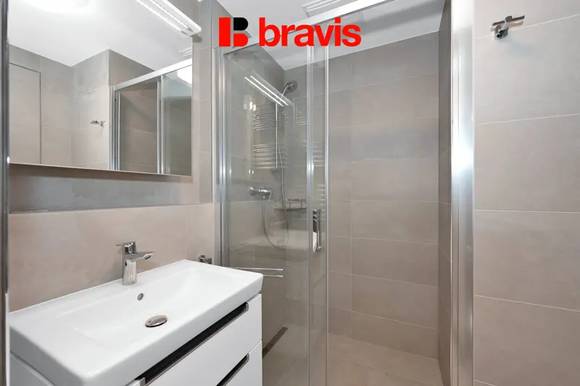 Pronájem kompletně zařízeného bytu 1+kk, Palác Trnitá, ul. Trnitá, s balkonem a možností garážového stání