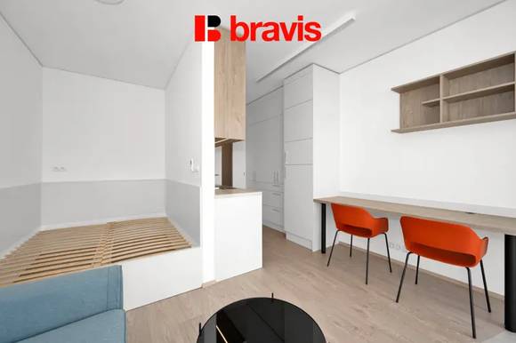 Pronájem kompletně zařízeného bytu 1+kk, Palác Trnitá, ul. Trnitá, s balkonem a možností garážového stání