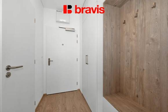 Pronájem kompletně zařízeného bytu 1+kk, Palác Trnitá, ul. Trnitá, s balkonem a možností garážového stání