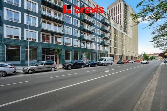Pronájem kompletně zařízeného bytu 1+kk, Palác Trnitá, ul. Trnitá, s balkonem a možností garážového stání