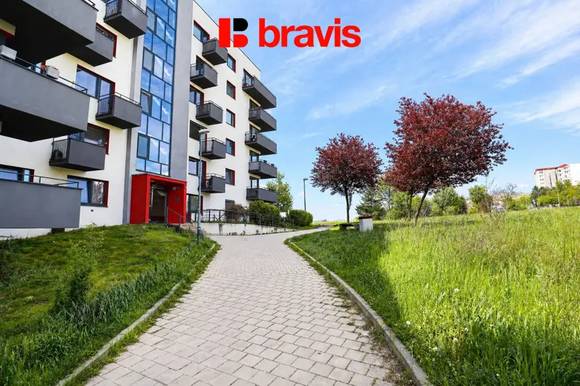 Pronájem bytu 2+kk Brno - Líšeň, ulice Houbalova, garážové parkovací stání v ceně