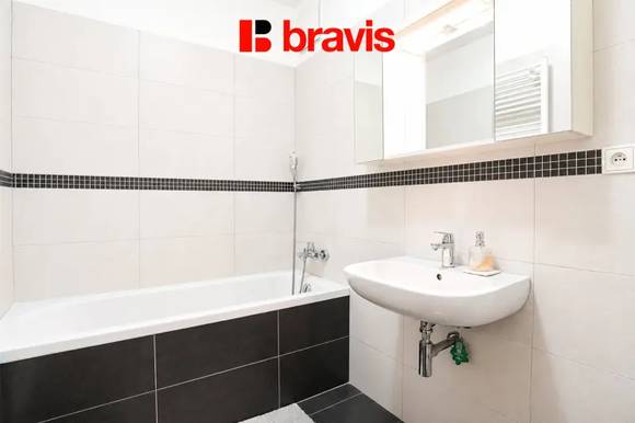 Pronájem bytu 2+kk Brno - Líšeň, ulice Houbalova, garážové parkovací stání v ceně