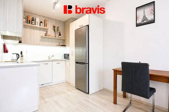 Pronájem bytu 2+kk Brno - Líšeň, ulice Houbalova, garážové parkovací stání v ceně