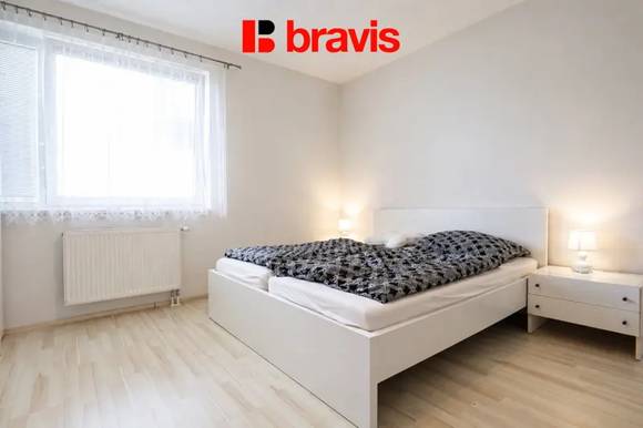 Pronájem bytu 2+kk Brno - Líšeň, ulice Houbalova, garážové parkovací stání v ceně