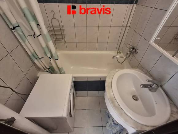 Pronájem bytu 1+1 38 m², částečně zařízený, lodžie,  Brno - Lesná, ul. Brožíkova