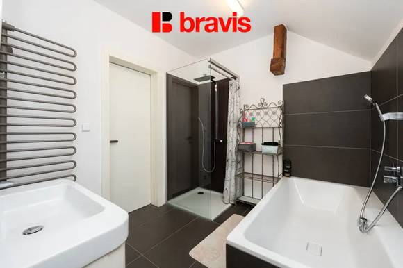 Prodej vily 5+kk na výjimečném místě, Tišnov, Riegrova ulice, nádherná, rozlehlá zahrada, pozemek 1997m², sklep, parkování