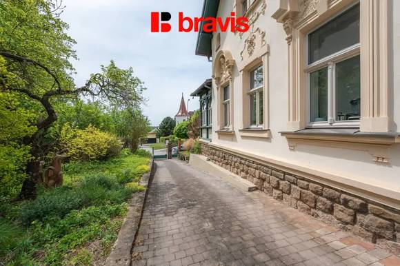 Prodej vily 5+kk na výjimečném místě, Tišnov, Riegrova ulice, nádherná, rozlehlá zahrada, pozemek 1997m², sklep, parkování