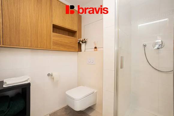 Pronájem moderního bytu 4+kk s terasou, sklepem a 2 parkovacími stáními – Brno, Lesná, ulice Fillova