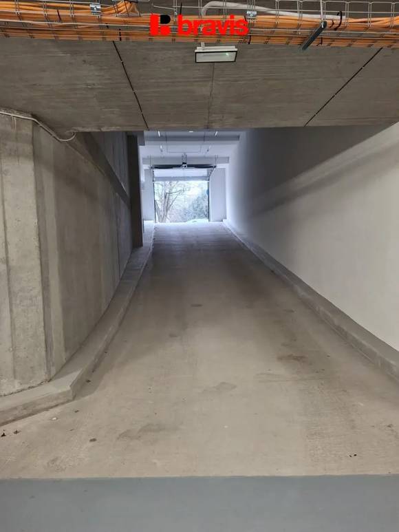 Pronájem garážového stání v bytovém domě Rybářka, ulice Rybářská, Brno - Staré Brno.
