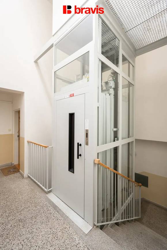 Prodej světlého mezonetového bytu 3+kk s lodžií, sklepem a nádherným výhledem, Brno – Kohoutovice, ul. Chopinova