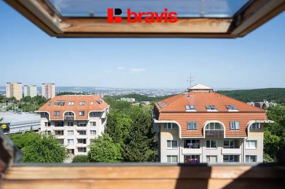 Prodej světlého mezonetového bytu 3+kk s lodžií, sklepem a nádherným výhledem, Brno – Kohoutovice, ul. Chopinova