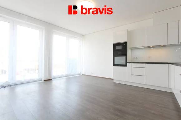 Pronájem nadstandardního bytu 3+kk s balkonem, garážovým stáním a sklepem, Palác Trnitá, Brno centrum