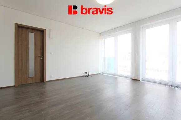 Pronájem nadstandardního bytu 3+kk s balkonem, garážovým stáním a sklepem, Palác Trnitá, Brno centrum