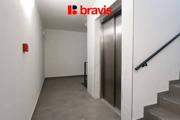 Pronájem bytu 1+kk, Brno - Královo Pole, ul. Poděbradova, částečně zařízený, parkování