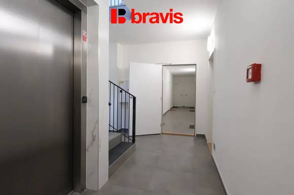Pronájem bytu 1+kk, Brno - Královo Pole, ul. Poděbradova, částečně zařízený, parkování