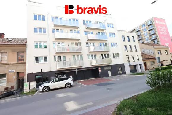 Pronájem bytu 1+kk, Brno - Královo Pole, ul. Poděbradova, částečně zařízený, parkování