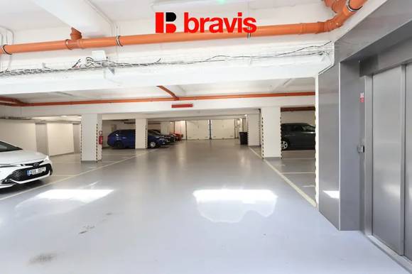 Pronájem bytu 1+kk, Brno - Královo Pole, ul. Poděbradova, částečně zařízený, parkování