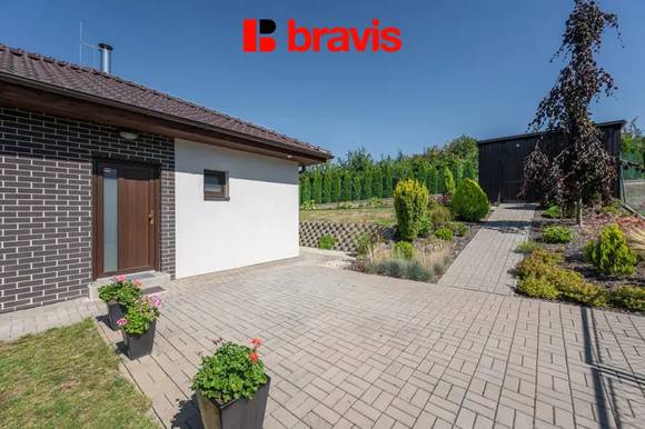 Prodej domu 4+kk, zahrada, venkovní bazén, terasa, obec Račice - Pístovice