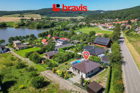 Prodej domu 4+kk, zahrada, venkovní bazén, terasa, obec Račice - Pístovice
