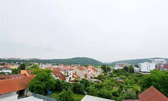 Pronájem bytu 2+kk, ul. Sochorova, Brno - Žabovřesky, novostavba, částečně zařízený, balkon 6m²