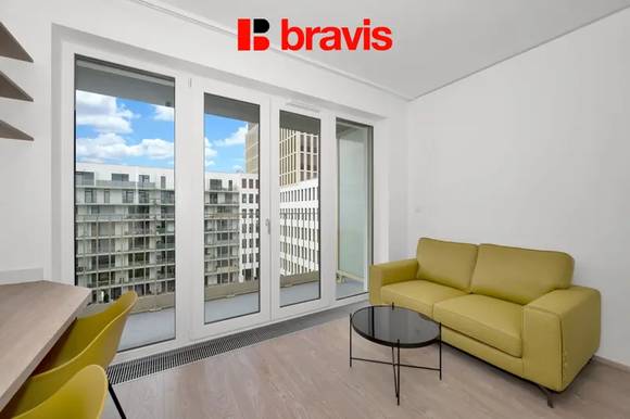Pronájem zařízeného ateliéru 1+kk, Palác Trnitá, balkon, sklep, garážové stání