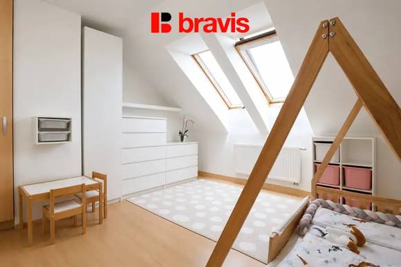Pronájem moderního mezonetového bytu 3+kk, Kuřim, ul. Dlouhá, sklep, parkovací stání