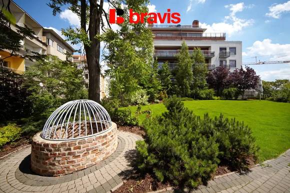 Pronájem bytu 1+kk, Brno - střed, ulice Kopečná, kompletně zařízený, balkón, s internetem, možnost parkování v domě