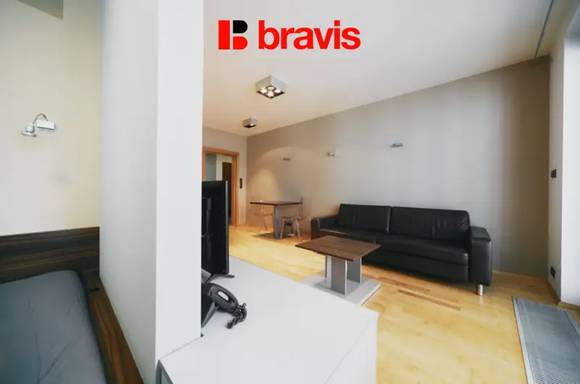 Pronájem bytu 1+kk, Brno - střed, ulice Kopečná, kompletně zařízený, balkón, s internetem, možnost parkování v domě