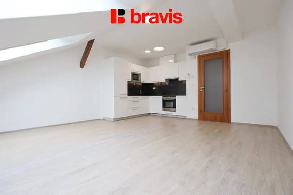 Pronájem bytu 2+kk, Brno - střed, ulice Koliště, podkrovní byt, klimatizace, podlahové vytápění