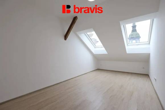 Pronájem bytu 2+kk, Brno - střed, ulice Koliště, podkrovní byt, klimatizace, podlahové vytápění