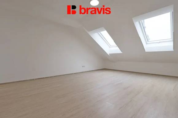 Pronájem bytu 2+kk, Brno - střed, ulice Koliště, podkrovní byt, klimatizace, podlahové vytápění