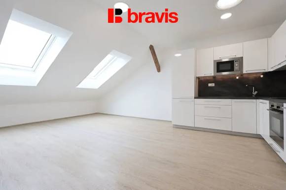 Pronájem bytu 2+kk, Brno - střed, ulice Koliště, podkrovní byt, klimatizace, podlahové vytápění