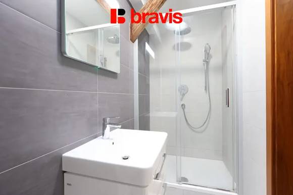Pronájem bytu 1+kk, 58 m², Brno - střed, ulice Koliště, podkrovní byt, klimatizace, podlahové vytápění