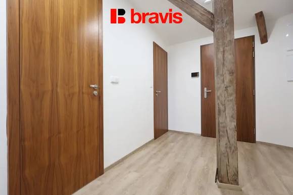 Pronájem bytu 1+kk, 58 m², Brno - střed, ulice Koliště, podkrovní byt, klimatizace, podlahové vytápění