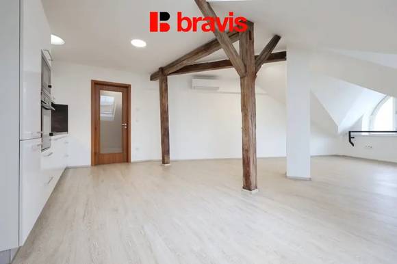 Pronájem bytu 1+kk, 58 m², Brno - střed, ulice Koliště, podkrovní byt, klimatizace, podlahové vytápění