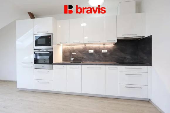 Pronájem bytu 1+kk, 58 m², Brno - střed, ulice Koliště, podkrovní byt, klimatizace, podlahové vytápění