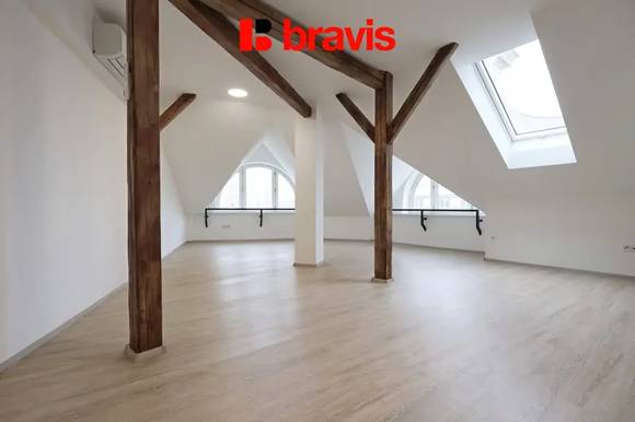 Pronájem bytu 1+kk, 58 m², Brno - střed, ulice Koliště, podkrovní byt, klimatizace, podlahové vytápění
