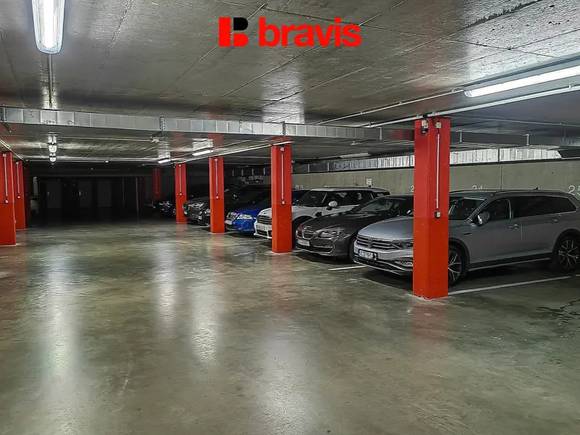Pronájem garážového stání v bytovém komplexu na ulici Jaroslava Foglara, Brno - Štýřice