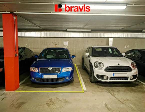 Pronájem garážového stání v bytovém komplexu na ulici Jaroslava Foglara, Brno - Štýřice