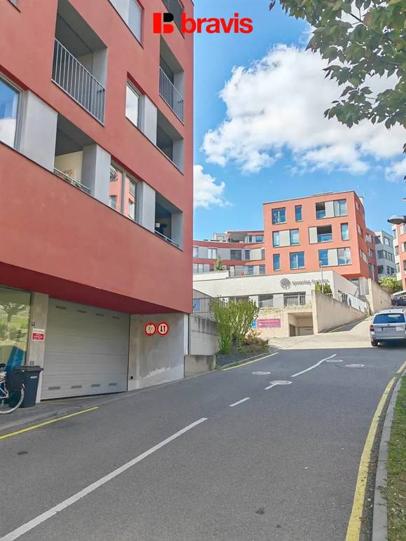 Pronájem garážového stání v bytovém komplexu na ulici Jaroslava Foglara, Brno - Štýřice
