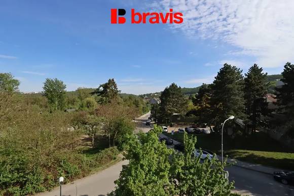 Pronájem bytu 2+kk, ul. Optátova, Brno - Jundrov, zeleň, balkón, garážové stání v ceně