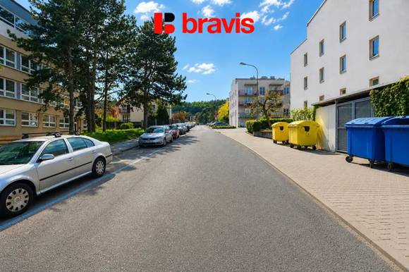 Pronájem bytu 2+kk, ul. Optátova, Brno - Jundrov, zeleň, balkón, garážové stání v ceně