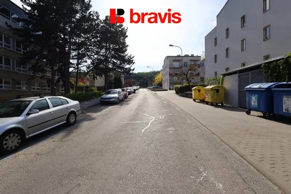 Pronájem bytu 2+kk, ul. Optátova, Brno - Jundrov, zeleň, balkón, garážové stání v ceně