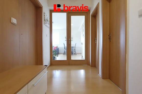 Pronájem bytu 2+kk, ul. Optátova, Brno - Jundrov, zeleň, balkón, garážové stání v ceně
