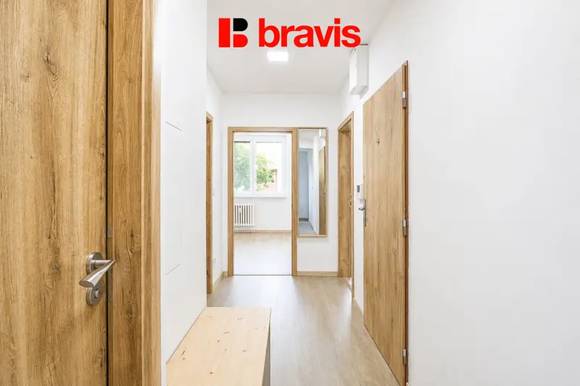 Pronájem bytu 2+1 ul. Řezáčova, Brno-Komín, šatna, sklep, po rekonstrukci