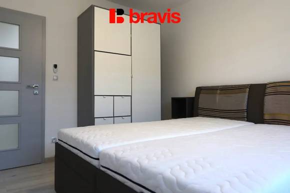Pronájem bytu 2+kk, Modřice, ul. Bobravská, zahrada, parkovací stání, zařízený