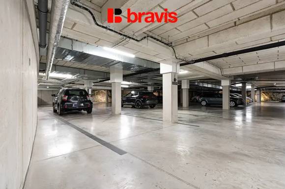 Pronájem garážového stání, Brno - Komín, rezidence Diorit, 13 m2