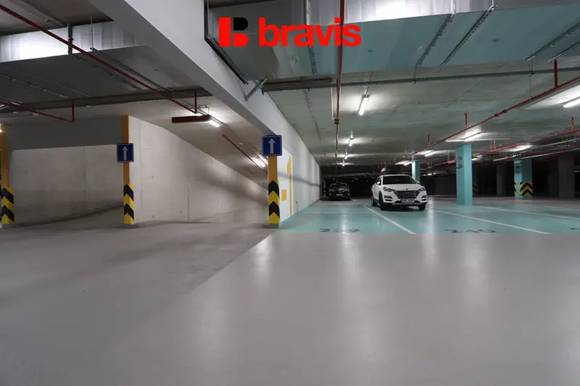 Pronájem garážové stání, Palác Trnitá, blízko office park Vlněna, volné ihned, 2 garážové stání