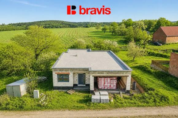 Prodej nedostavěného bungalovu 5+kk s dvojgaráží a terasou, pozemek 551 m² – Bousín, okres Prostějov